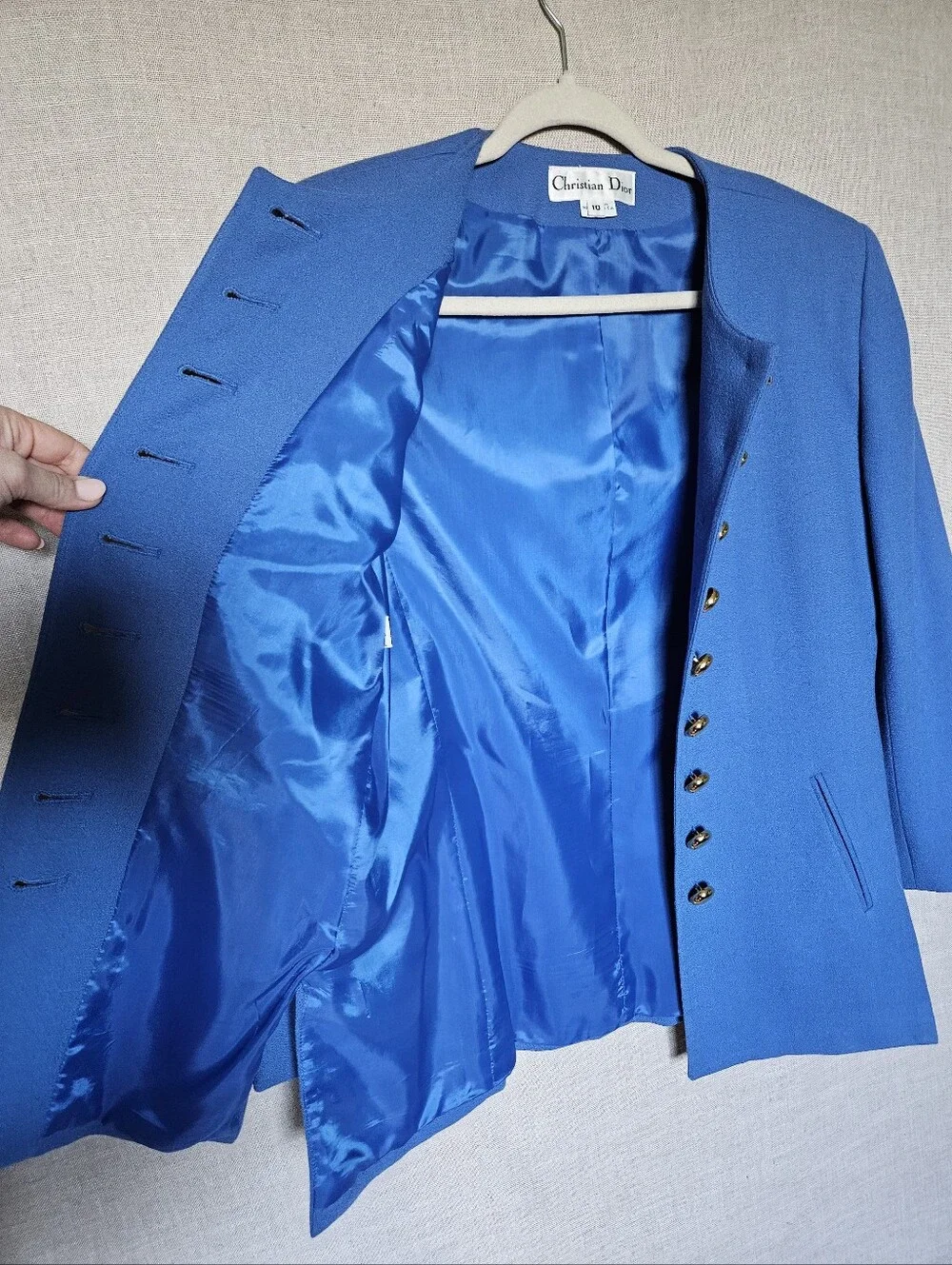 Dior elegant collarless